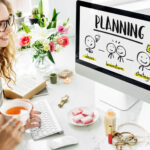 Le ragazze hanno intenzione di lavorare al computer