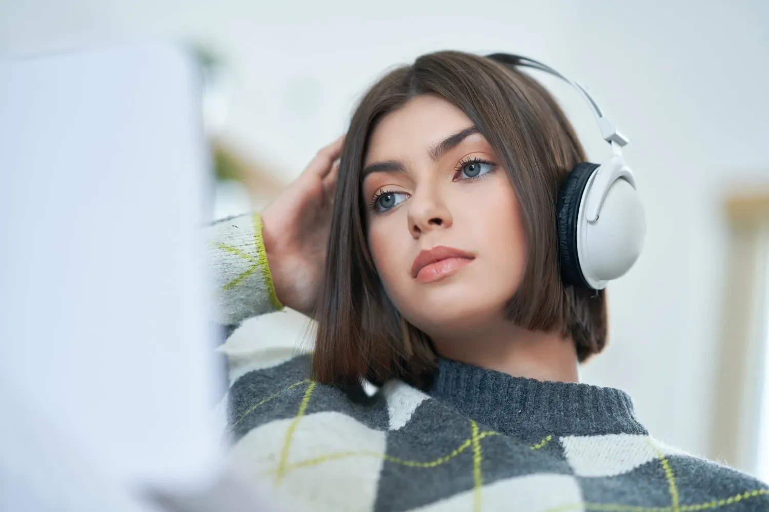 Riunioni più chiare: attiva denoise, eye-contact e riepiloghi automatici